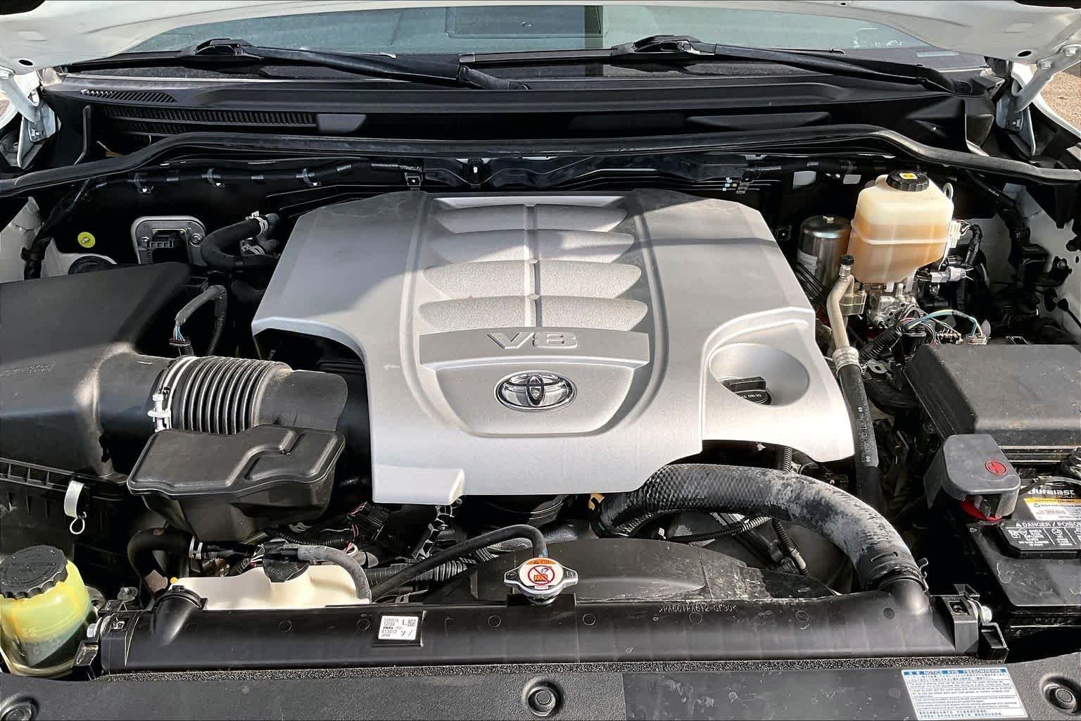 Used 2021 Blizzard Pearl Toyota  image 32