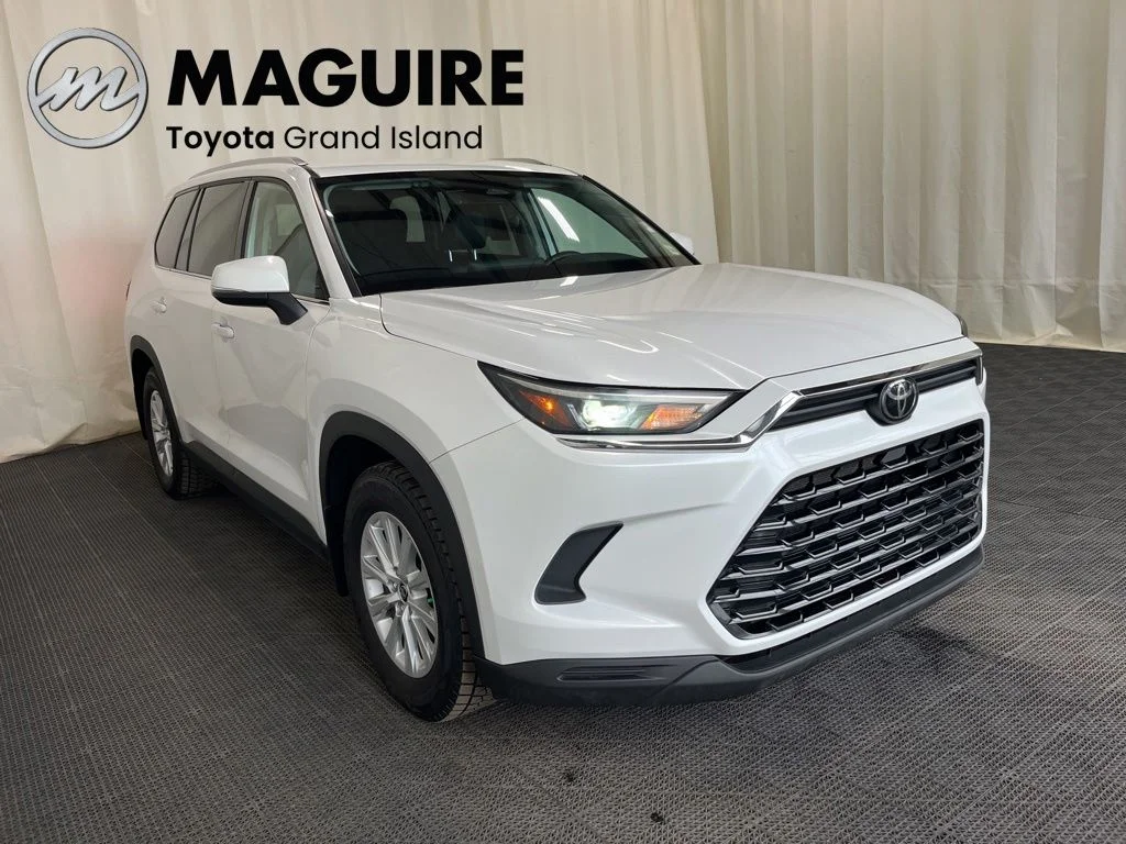 Used 2024 White Toyota XLE image 33
