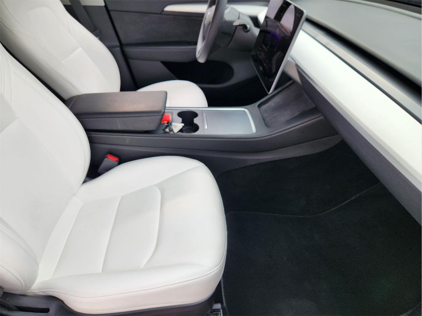 2023 Tesla Model Y photo 14 of 33
