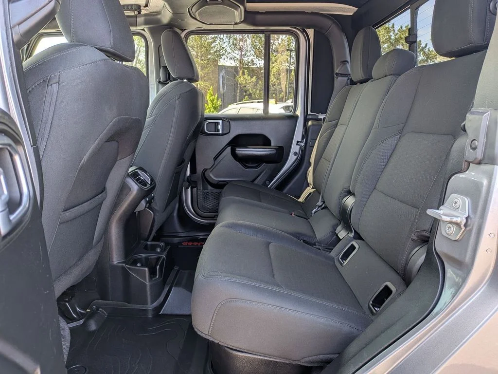 Used 2020 Billet Silver Metallic Clearcoat Jeep Sport S image 19
