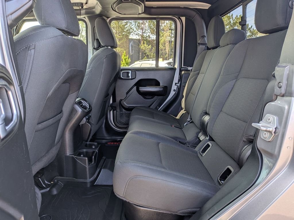 Used 2020 Billet Silver Metallic Clearcoat Jeep Sport S image 19