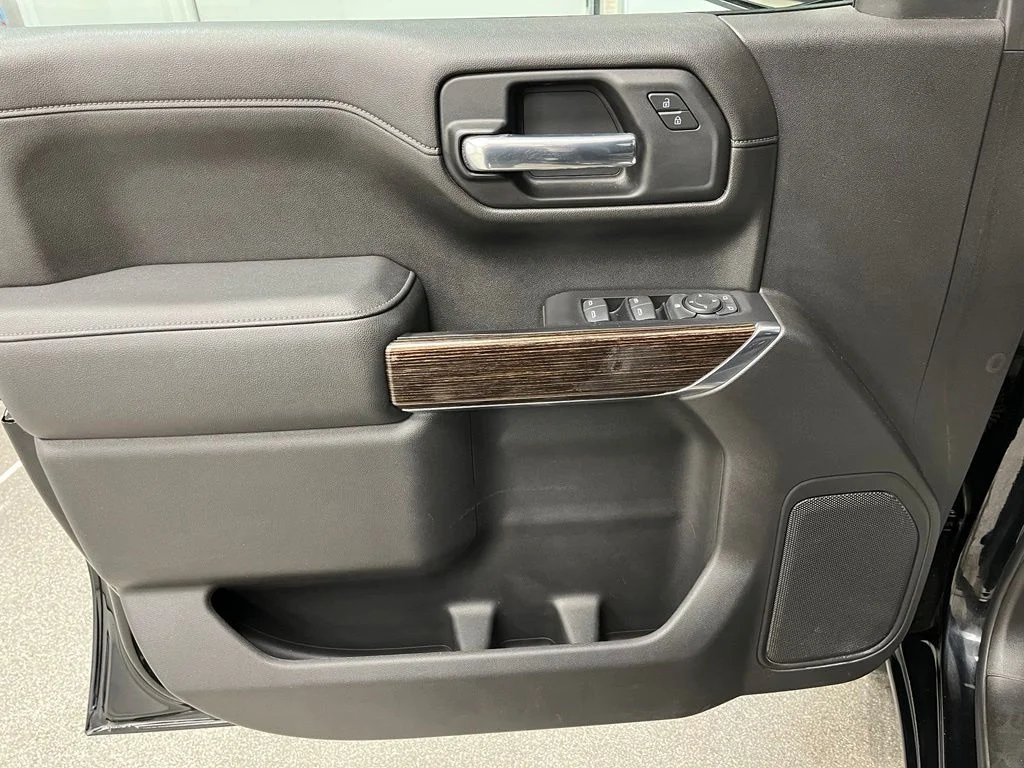 Used 2021 Black GMC Elevation image 23
