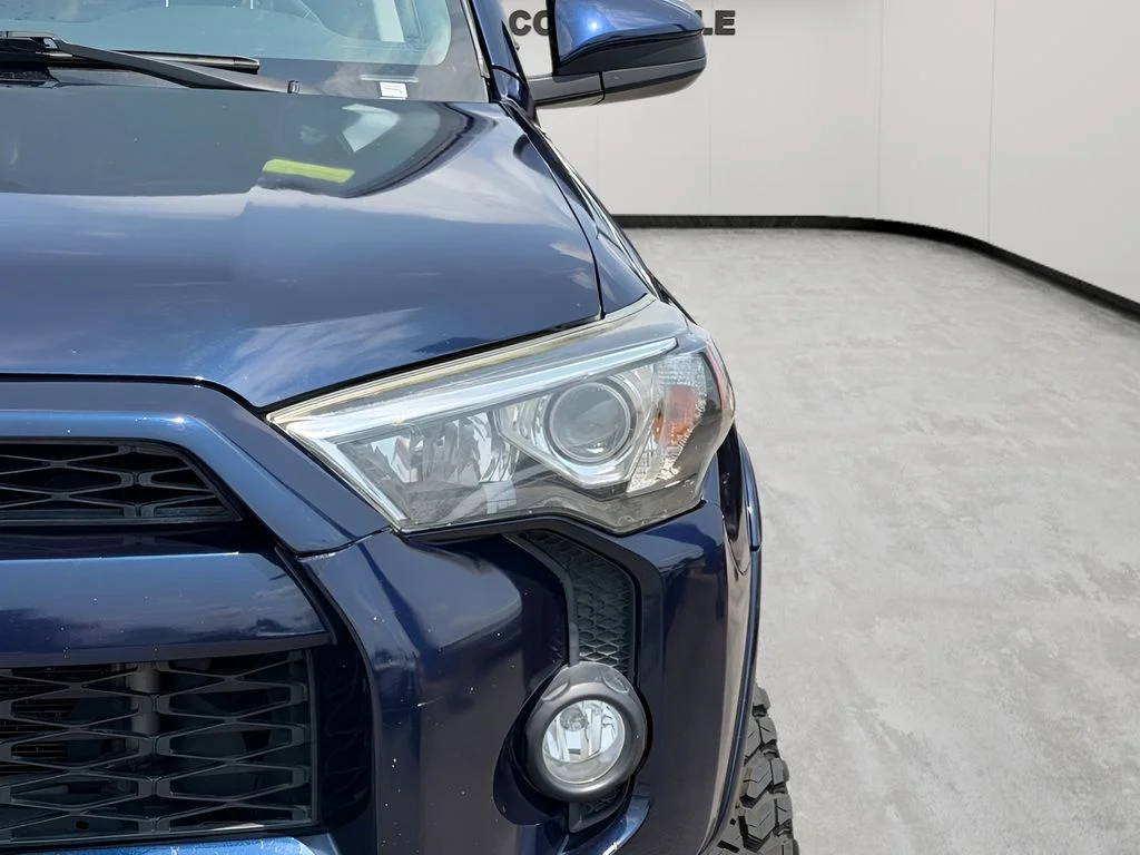 Used 2018 Nautical Blue Metallic Toyota SR5 image 7