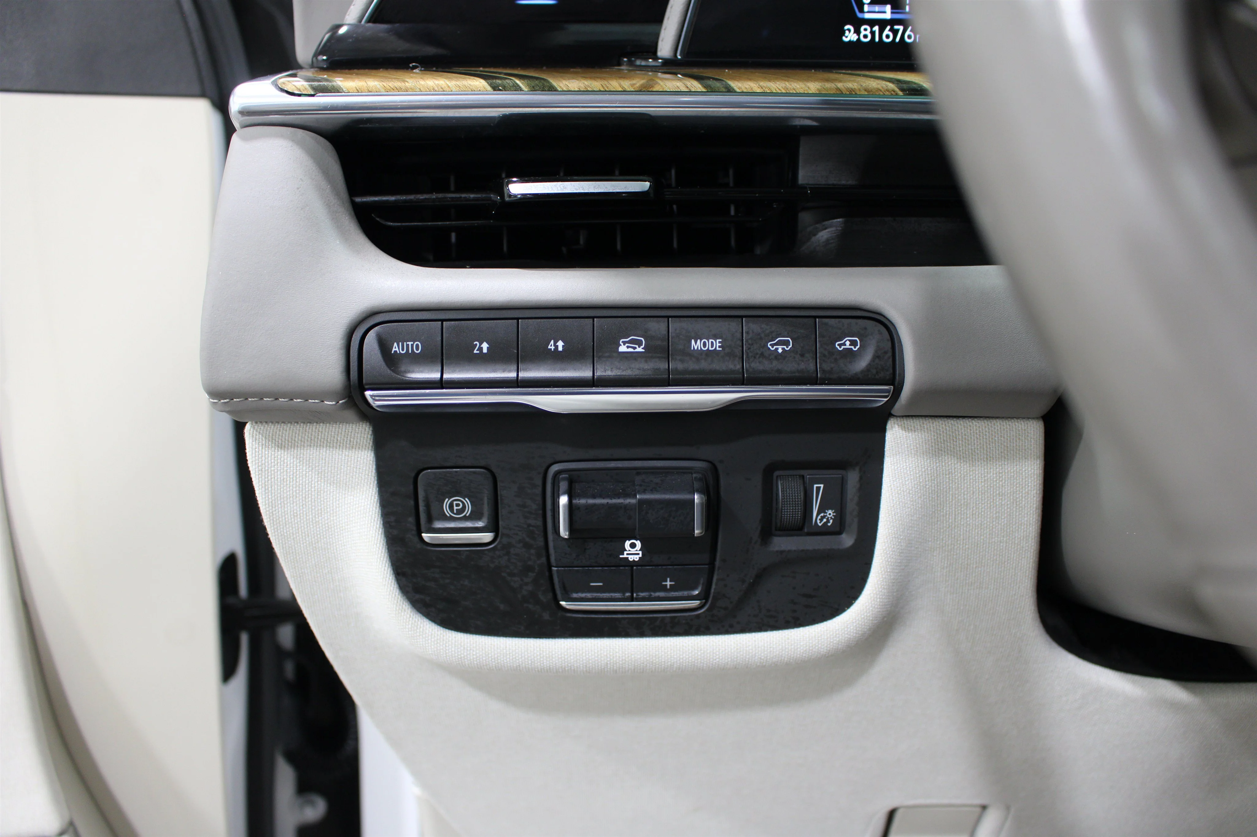 Used 2023 Crystal White Tricoat Cadillac 4WD Sport Platinum image 9