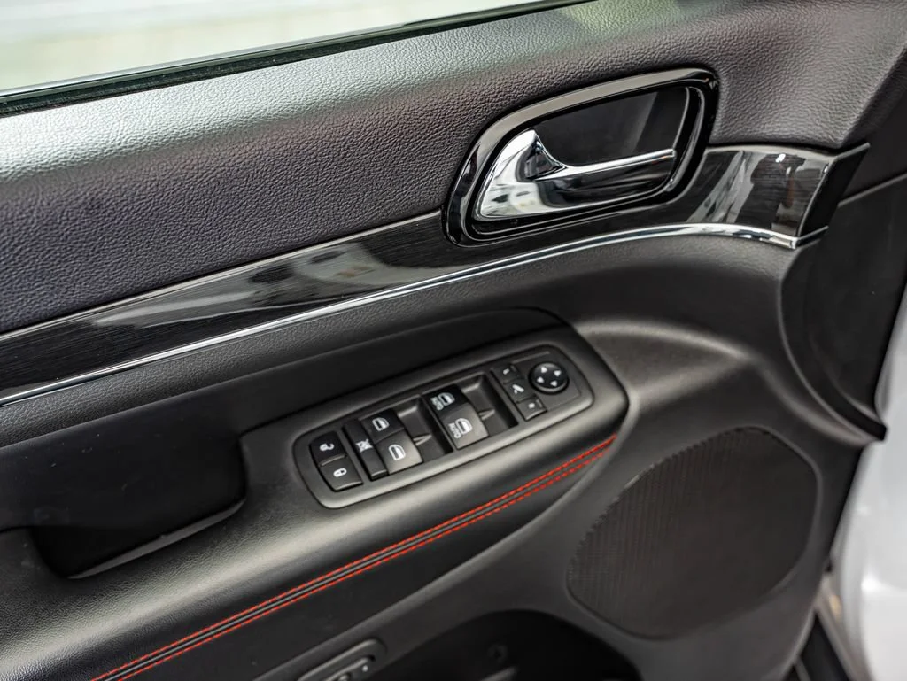 Used 2019 Bright White Clearcoat Jeep Trailhawk image 19