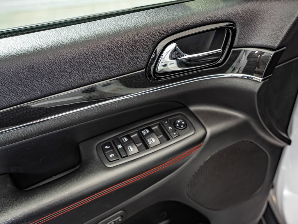 Used 2019 Bright White Clearcoat Jeep Trailhawk image 19