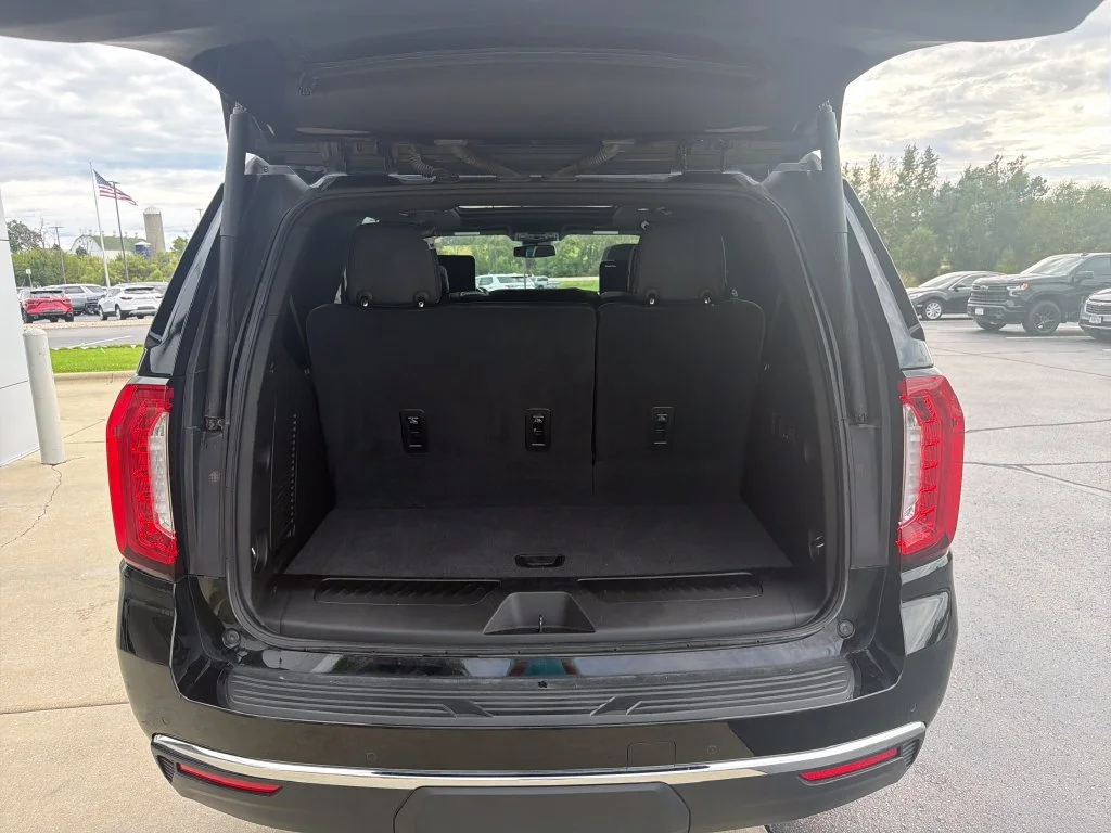 2023 GMC Yukon SLT - Photo 32
