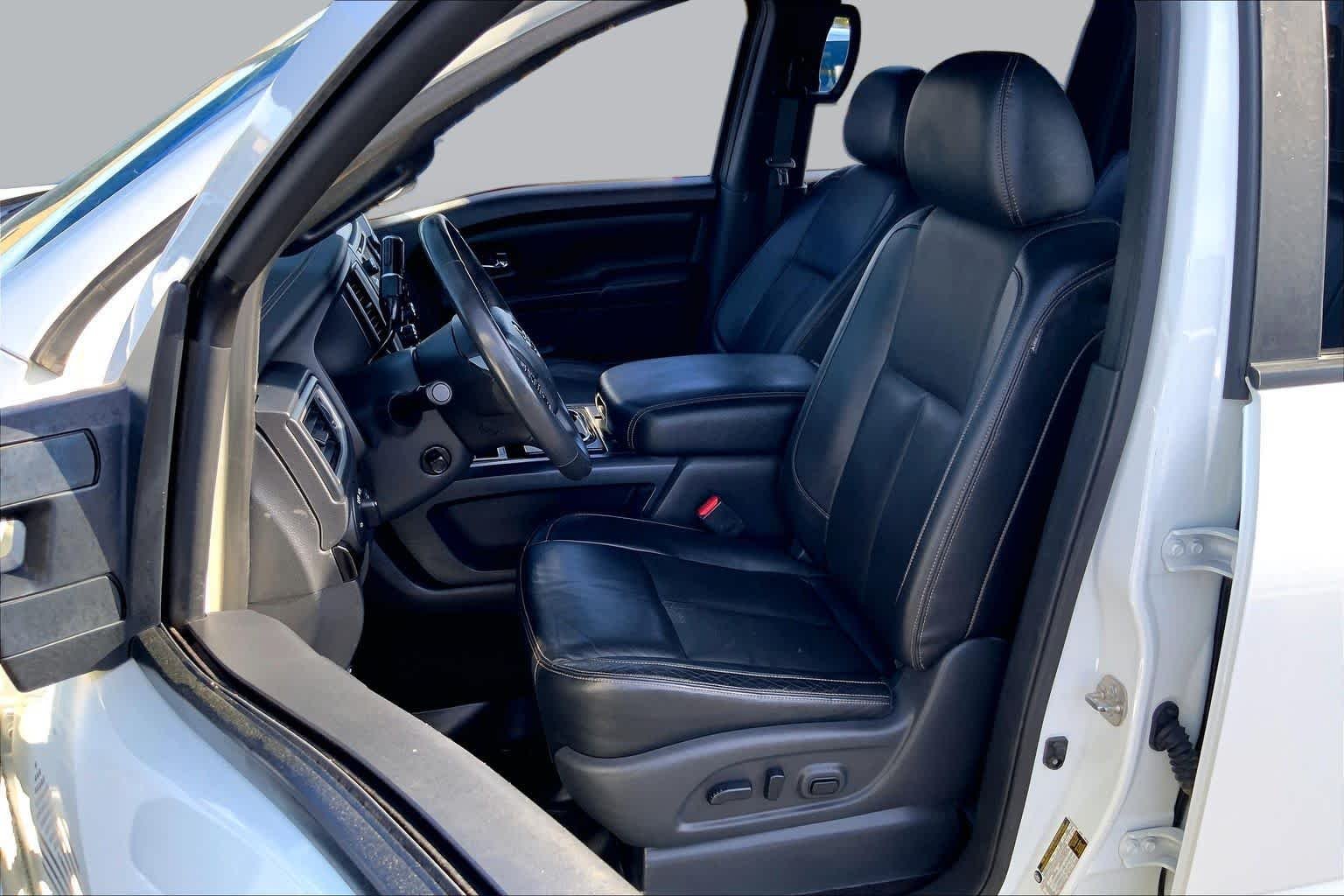 Used 2018 Pearl White Nissan SL image 8