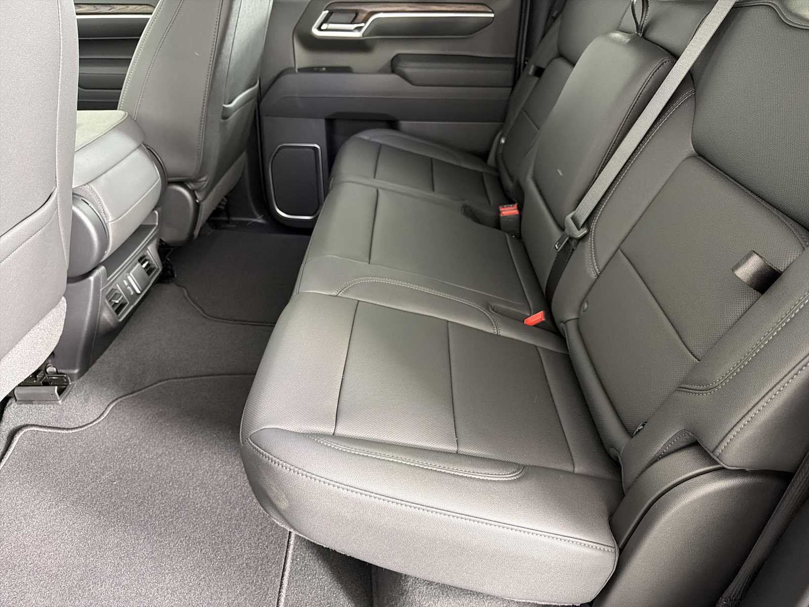 2026 GMC Sierra 1500 SLT - Photo 18