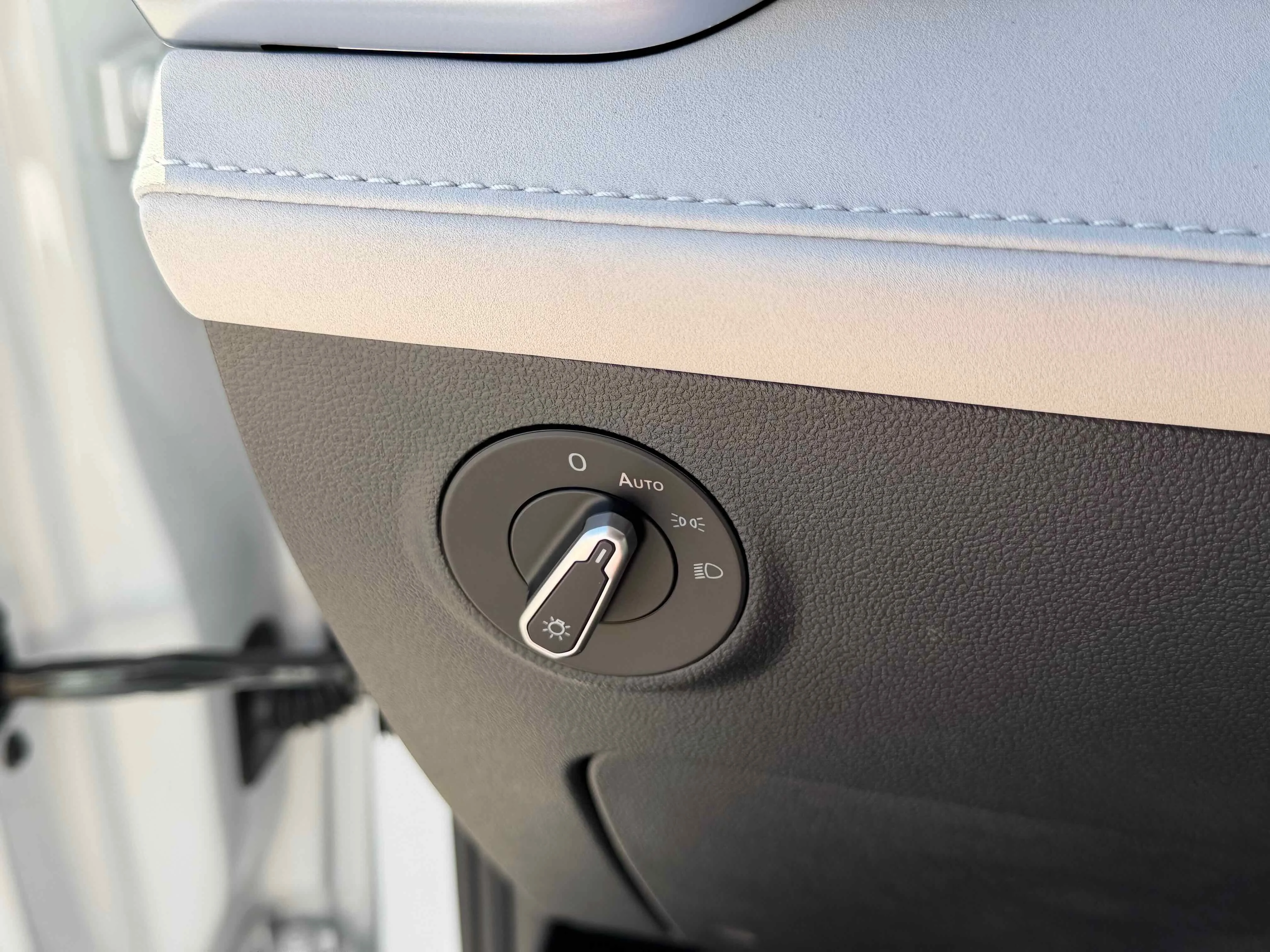 New 2026 Pure White Volkswagen SE image 25