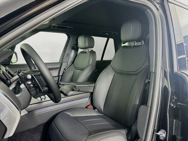New 2026 Black Land Rover SE image 21
