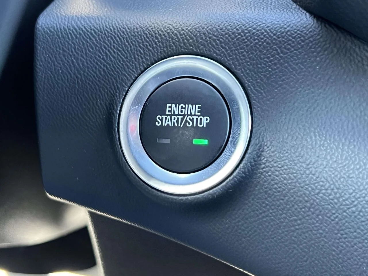 Used 2022 Summit White GMC AWD SLT image 38