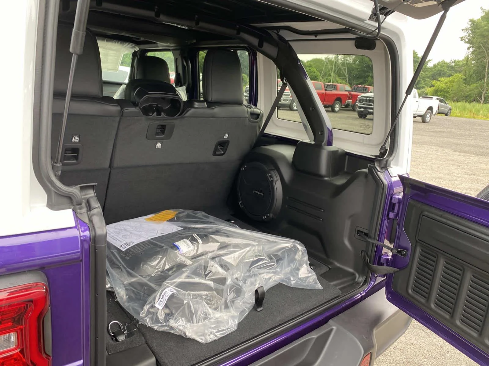 New 2026 Reign Exterior Paint Jeep Sahara image 4