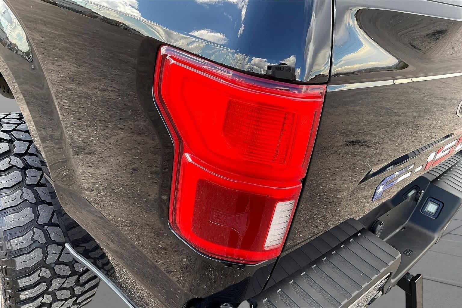 Used 2019 Agate Black Metallic Ford XLT image 28