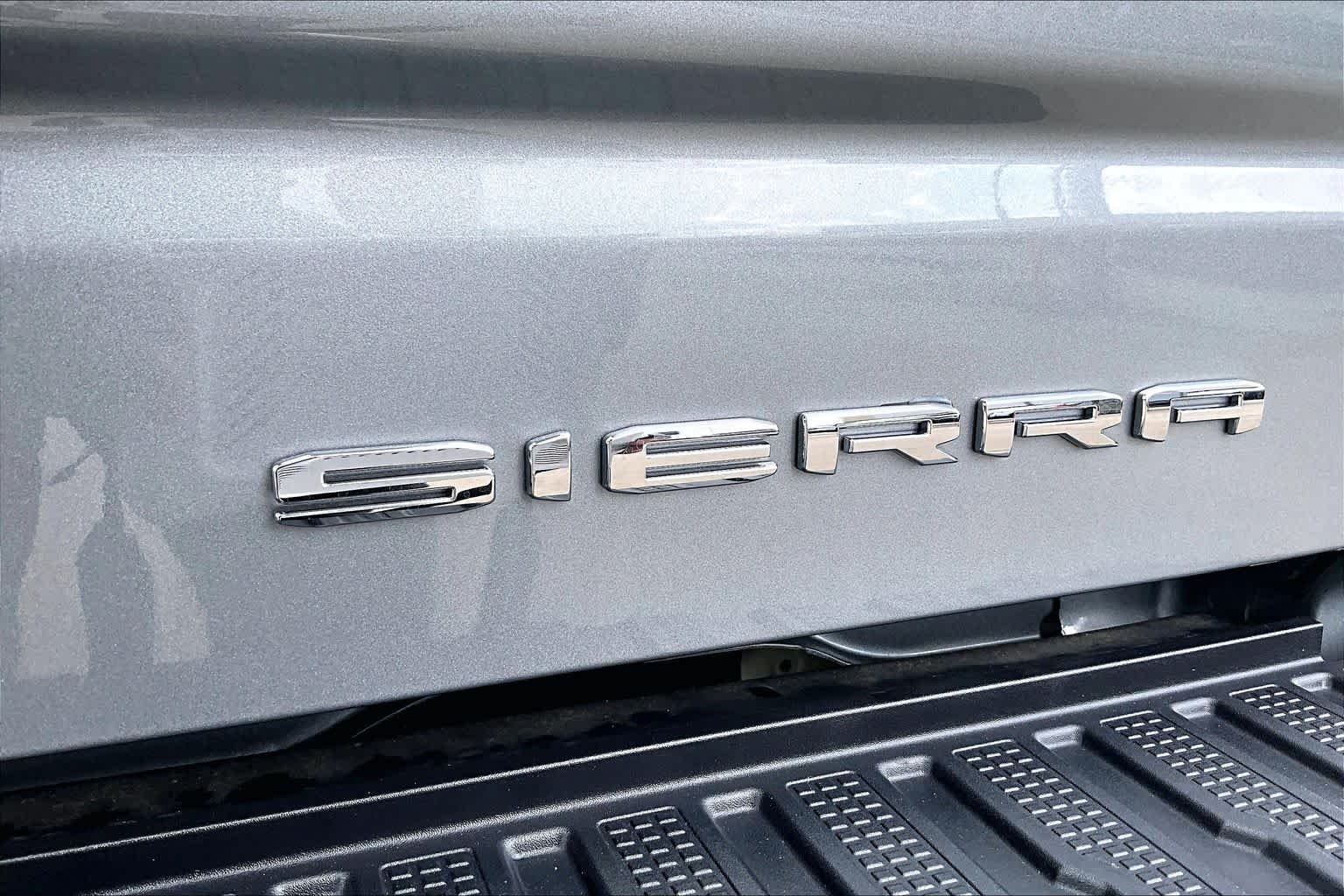 Used 2026 Sterling Metallic GMC Denali image 10