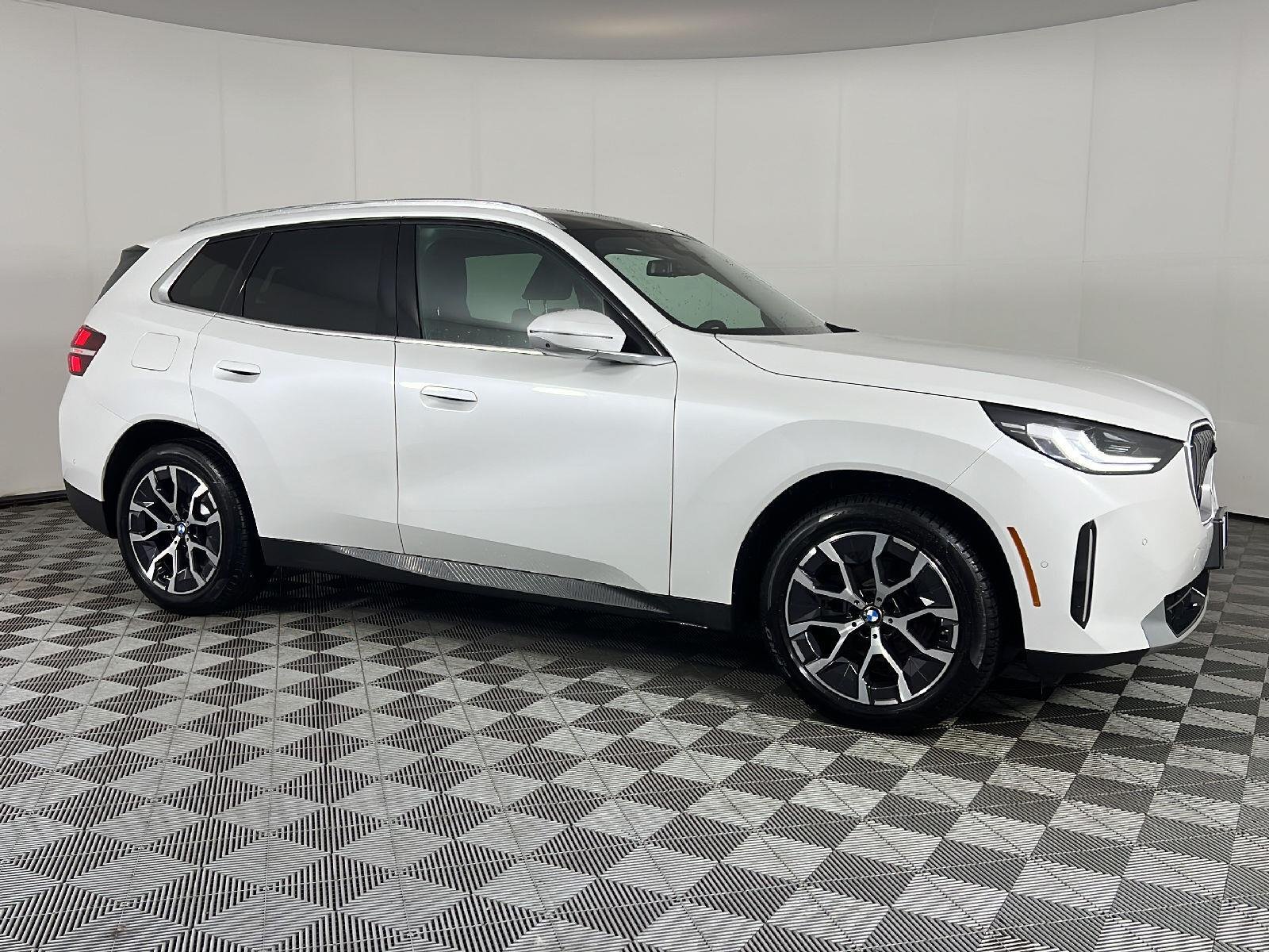New 2026 Mineral White Metallic BMW 30 xDrive image 2