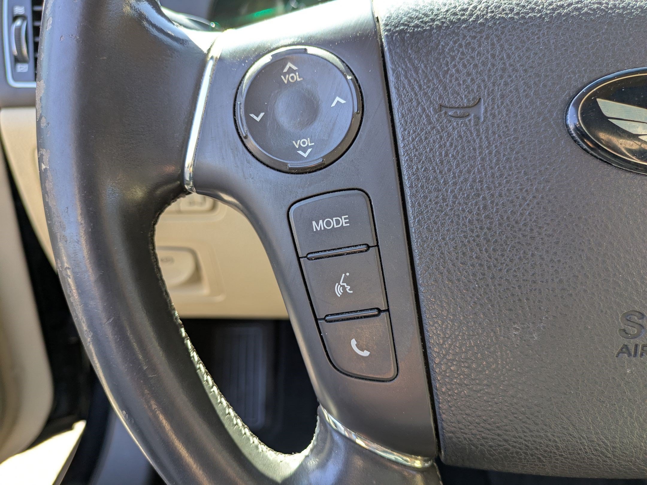 Used 2011 Black Noir Pearl Hyundai 4.6 image 17