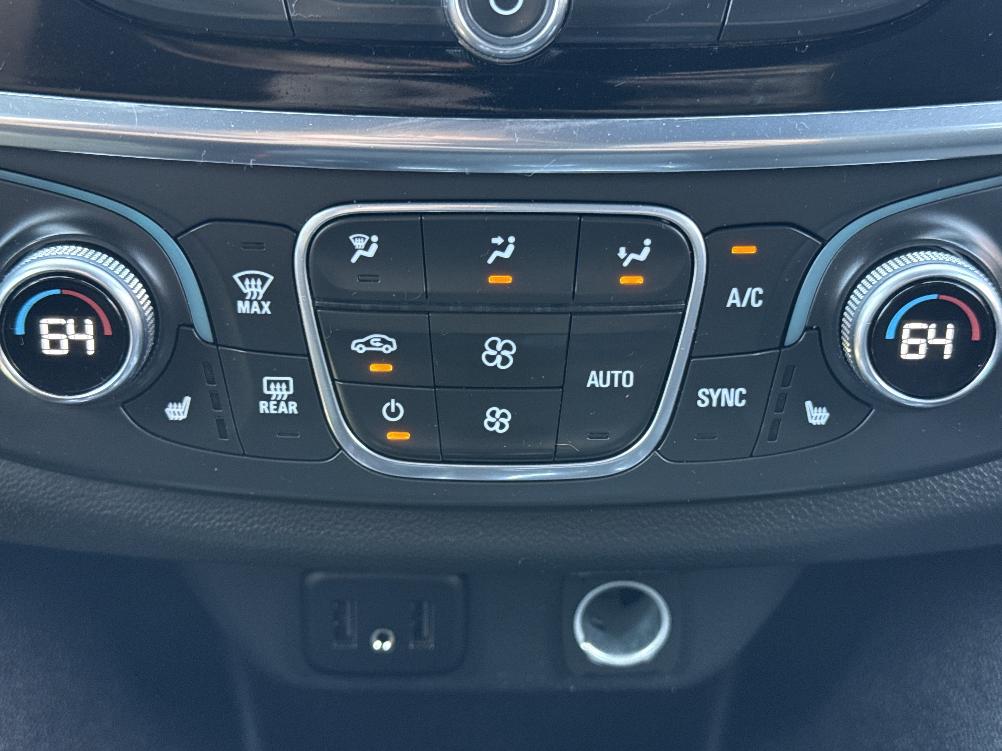 Used 2022 Summit White Chevrolet LT AWD image 20