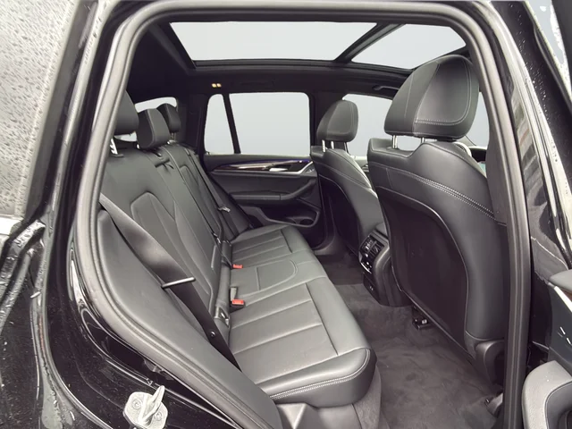 Used 2023  BMW xDrive30i image 25