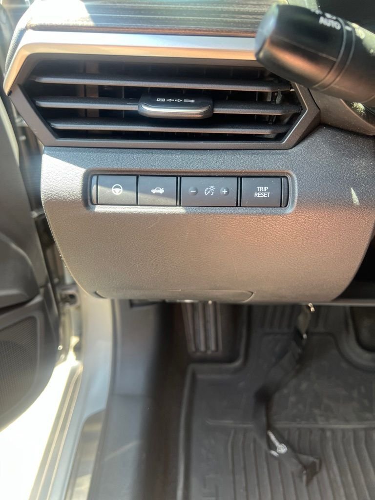 Used 2022 Silver Nissan 2.5 SL image 18