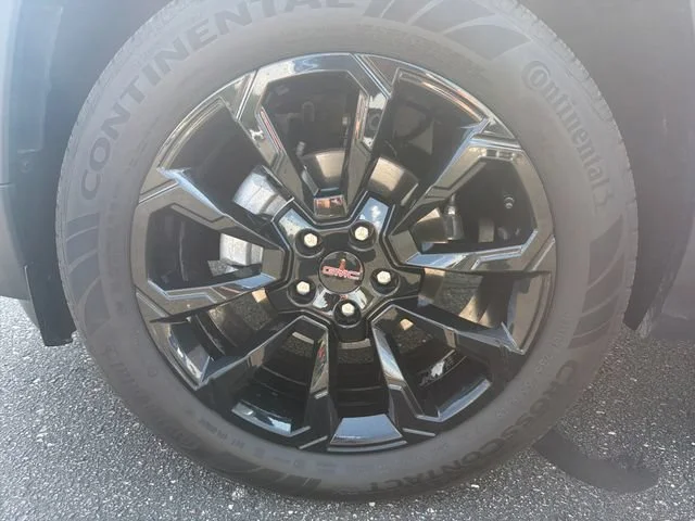 Used 2026 Summit White GMC Elevation image 32