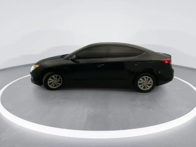 Used 2020 Black Hyundai SE image 3