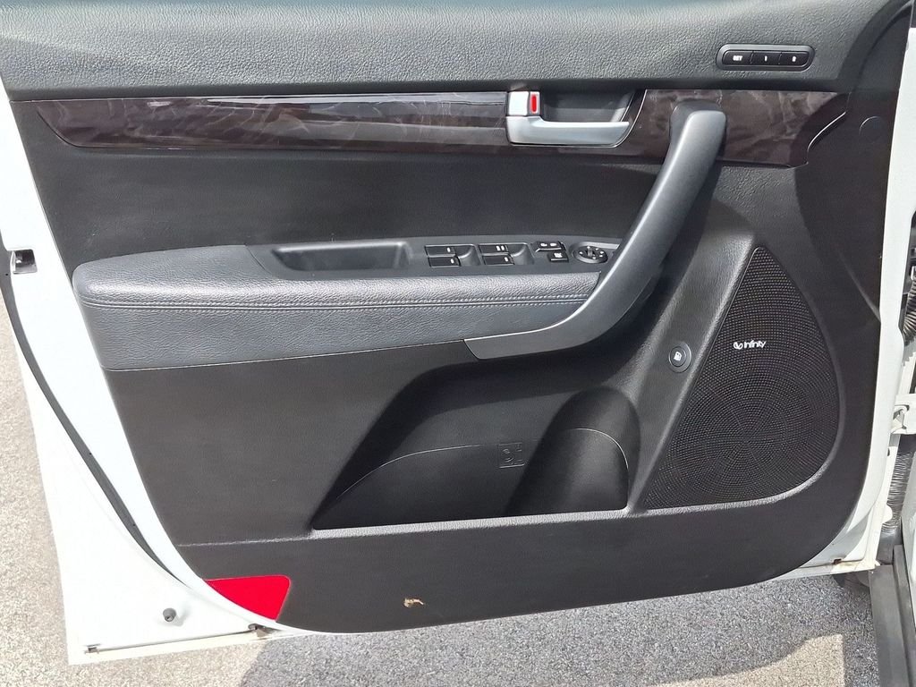 Used 2014 White Kia EX image 12
