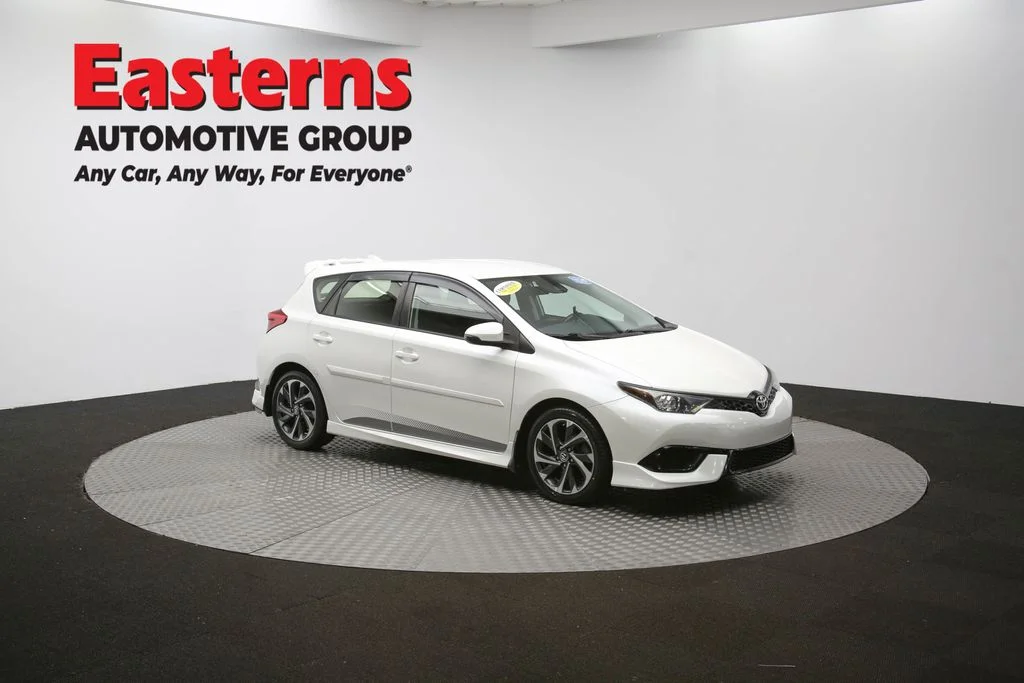 Used 2018 White Toyota Base image 44