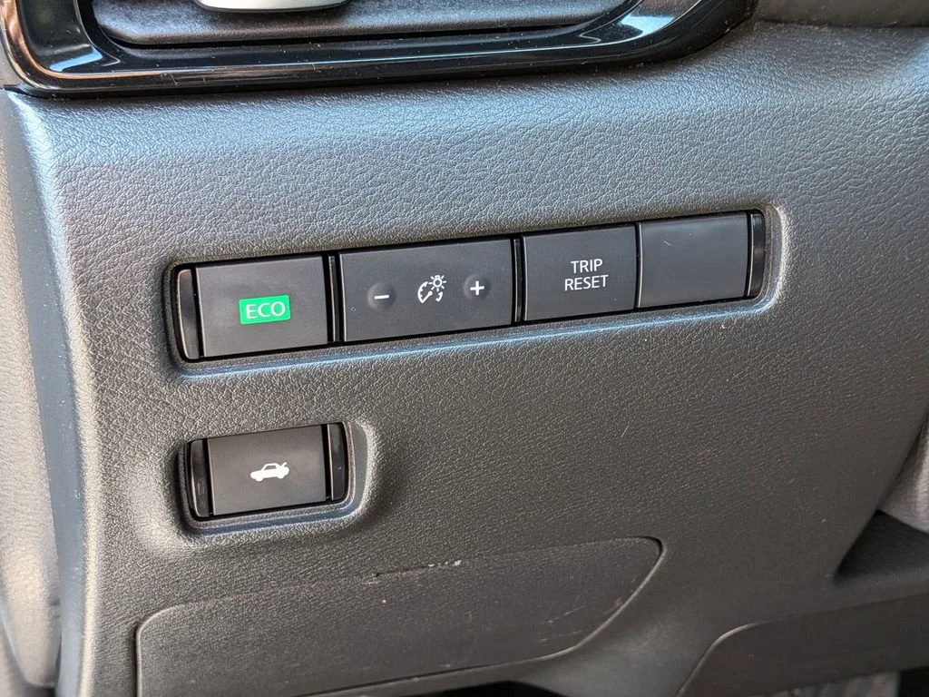 Used 2021 Gray Nissan SR image 14