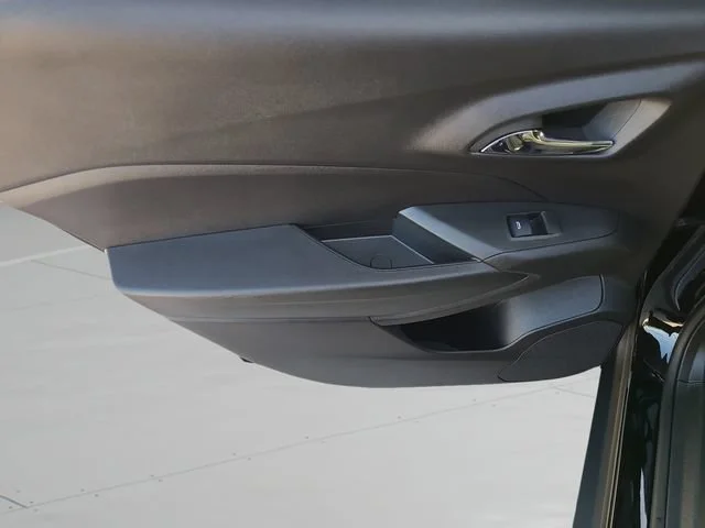 Used 2025 Mosaic Black Metallic Chevrolet LT image 19