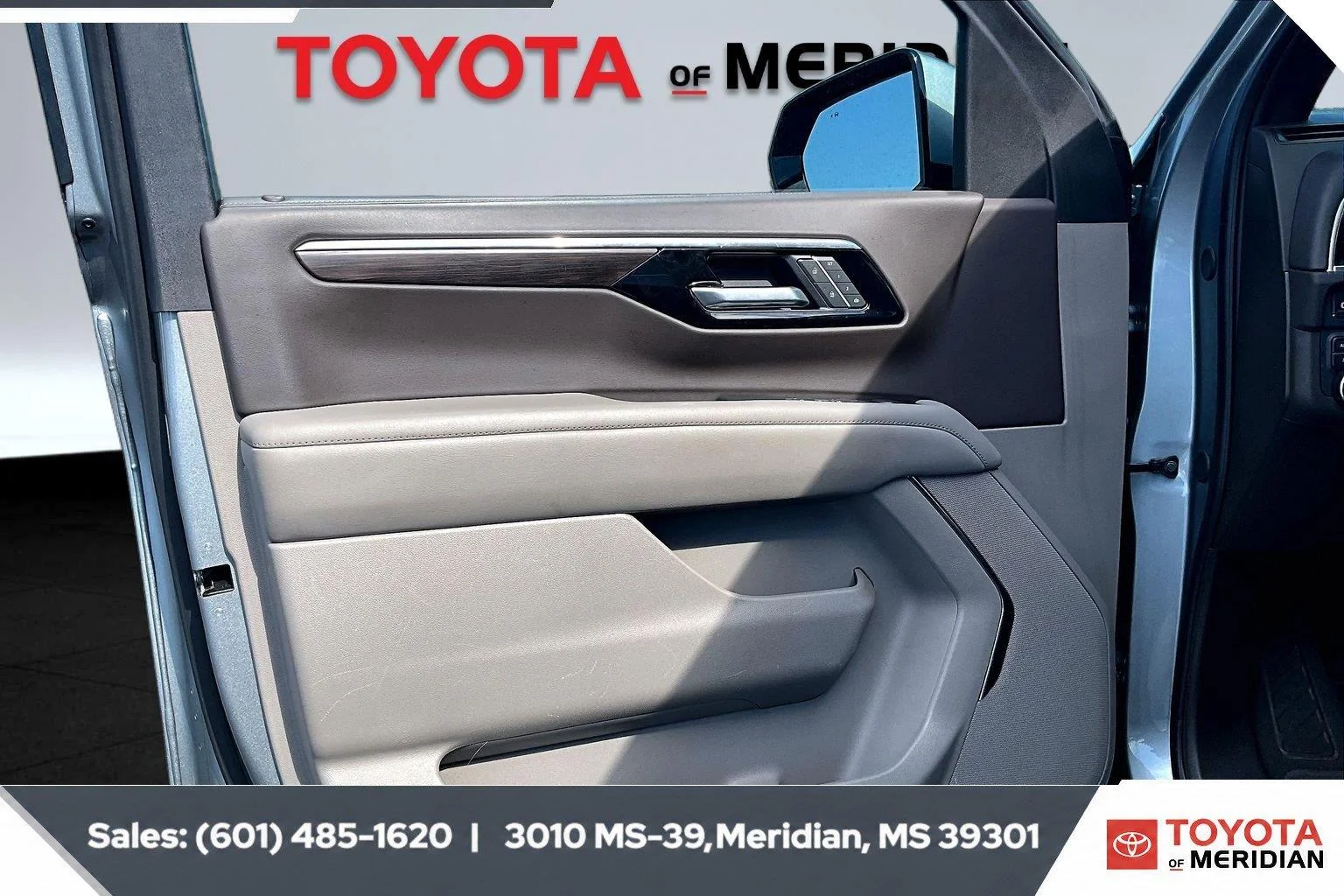 Used 2025 Sterling Gray Metallic Chevrolet LT image 17