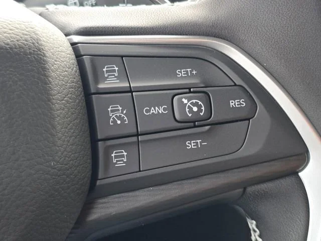 New 2026 Diamond Black Crystal Pearlcoat Jeep Laredo X image 20