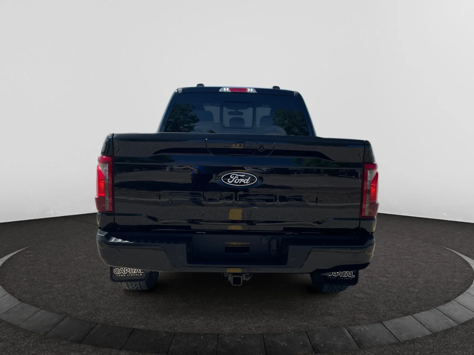 New 2026 Agate Black Metallic Ford XLT image 4