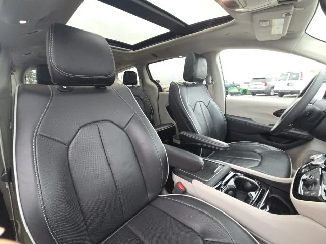 Used 2024 Silver Chrysler Limited image 22