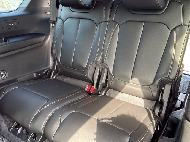 New 2026 Silver Zynith Exterior Paint Jeep  image 16