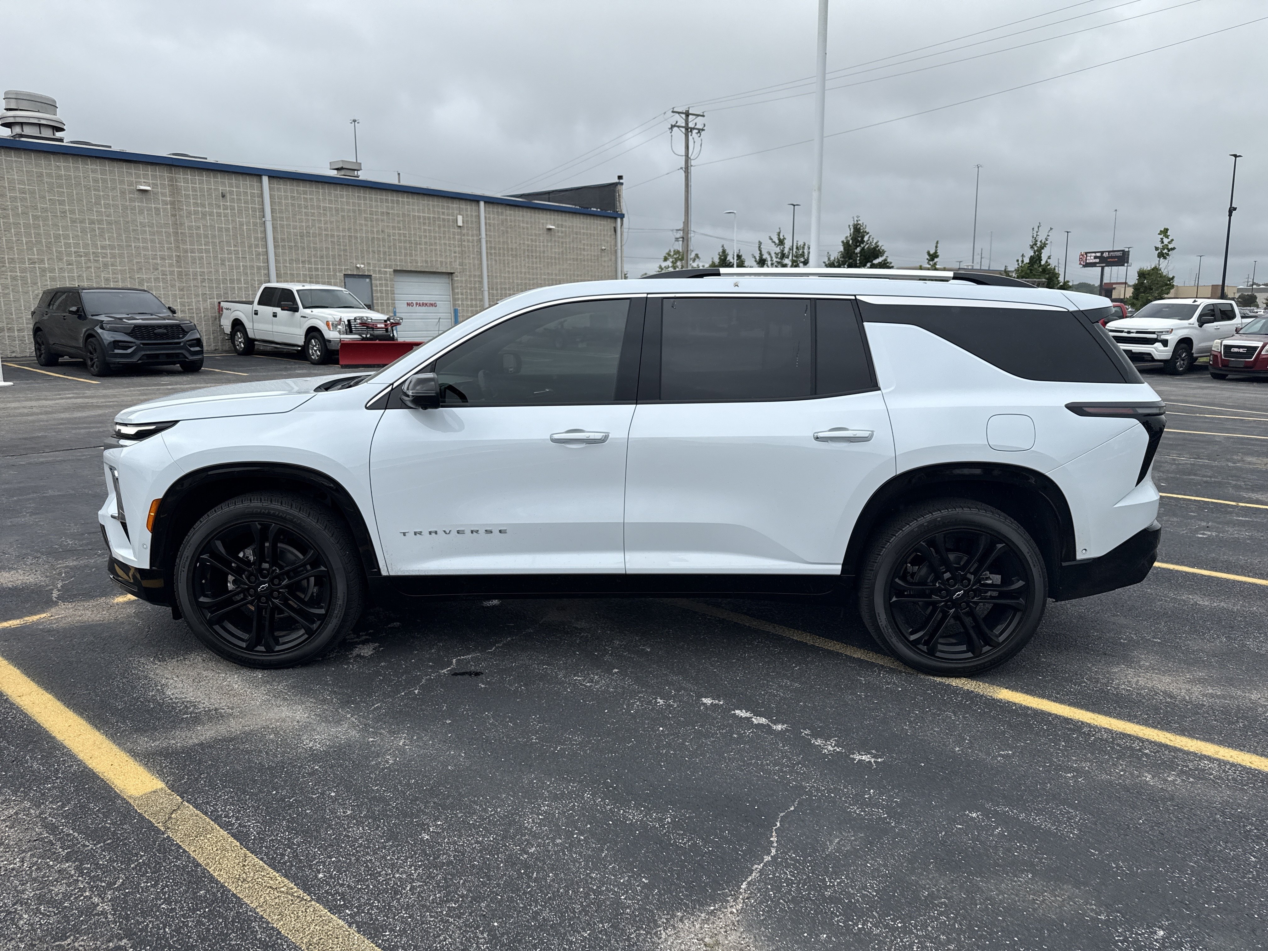 Used 2026 Polar White Tricoat Chevrolet High Country image 3