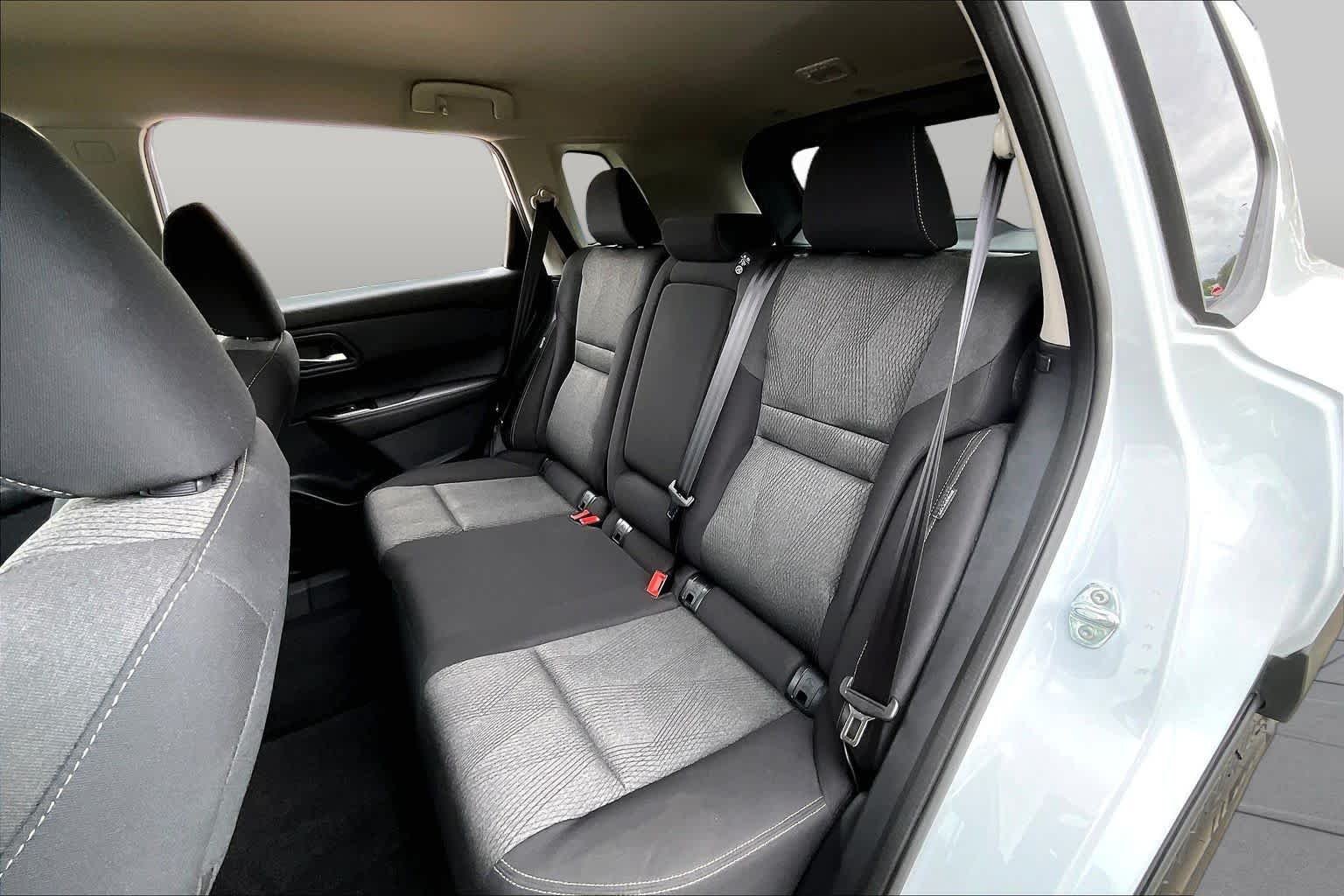 Used 2025 Everest White Pearl Nissan SV image 20