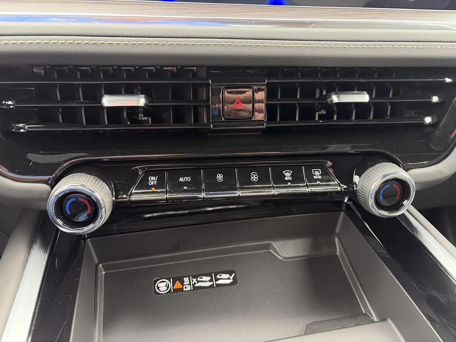 New 2026 Polar White Tricoat Chevrolet Premier image 32