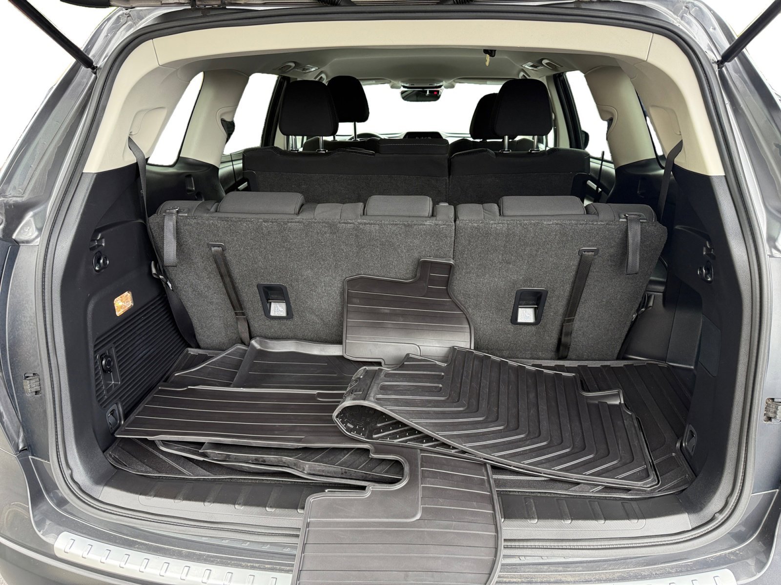 Used 2019 Gray Metallic Subaru Premium image 17