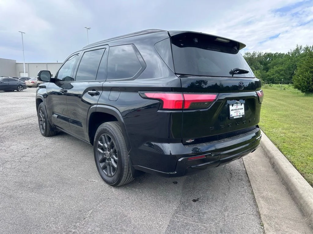 2024 Toyota Sequoia SR5 - Photo 7