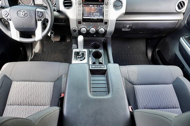 Used 2014  Toyota SR5 image 18