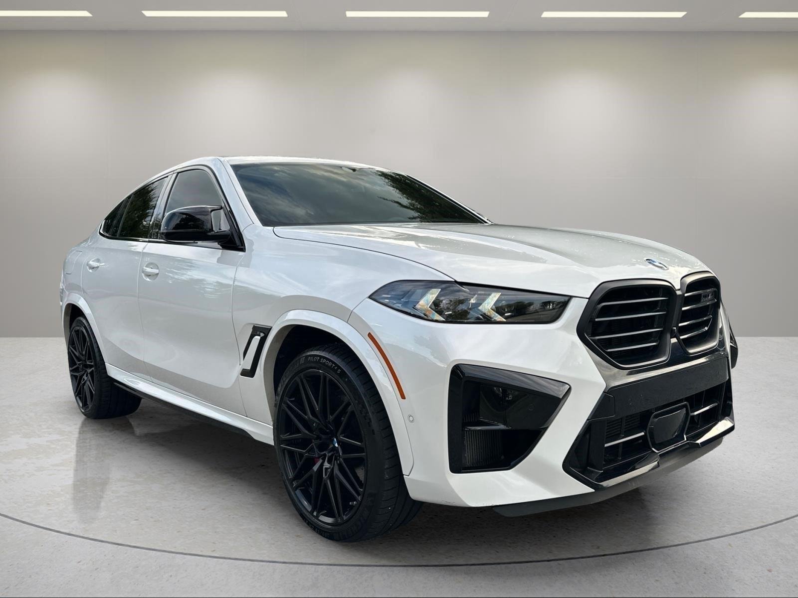 Used 2024 Mineral White Metallic BMW  image 9