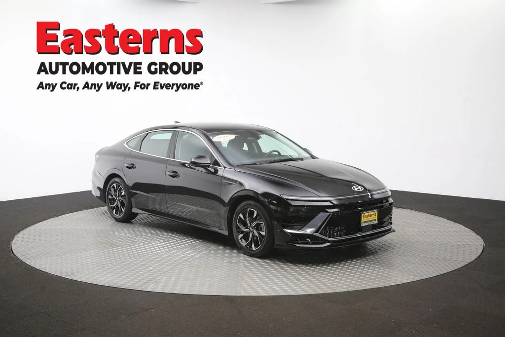 Used 2025 Black Hyundai SEL image 50