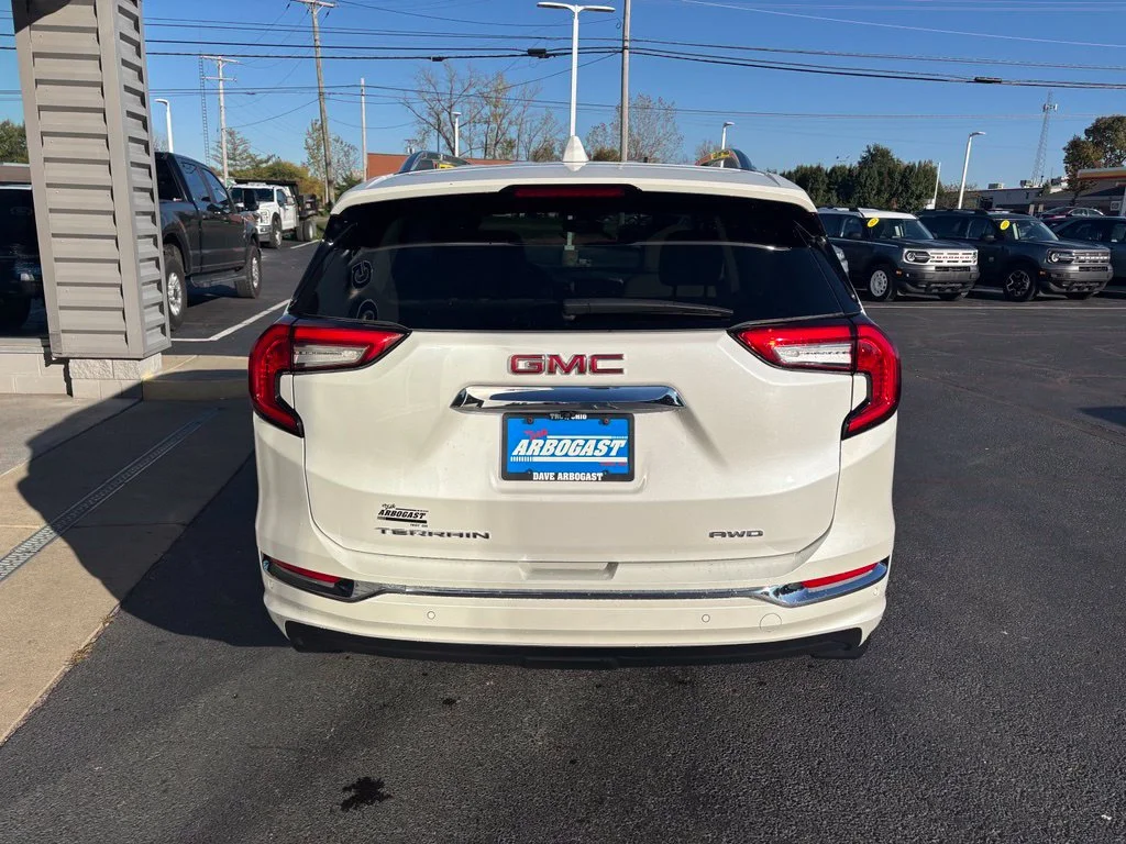 Used 2023 White GMC Denali image 7