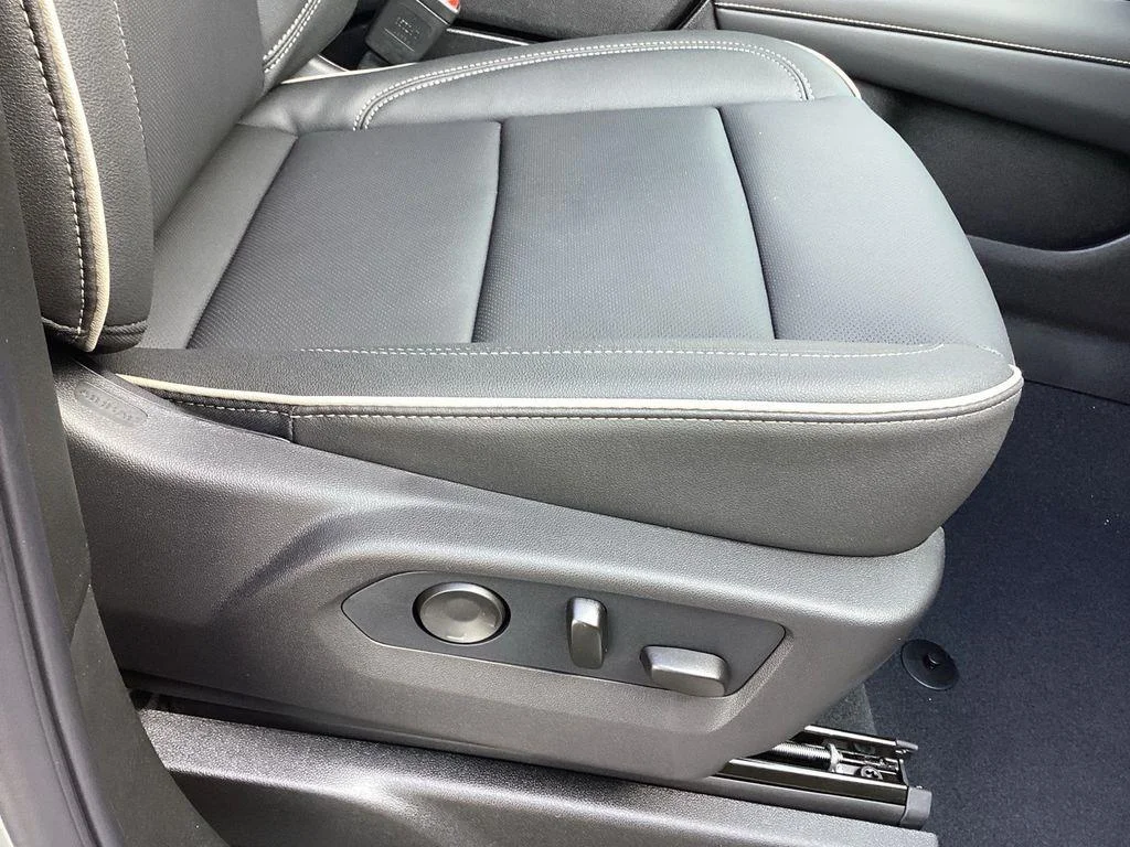 New 2026 Sterling Gray Metallic Chevrolet Premier image 20