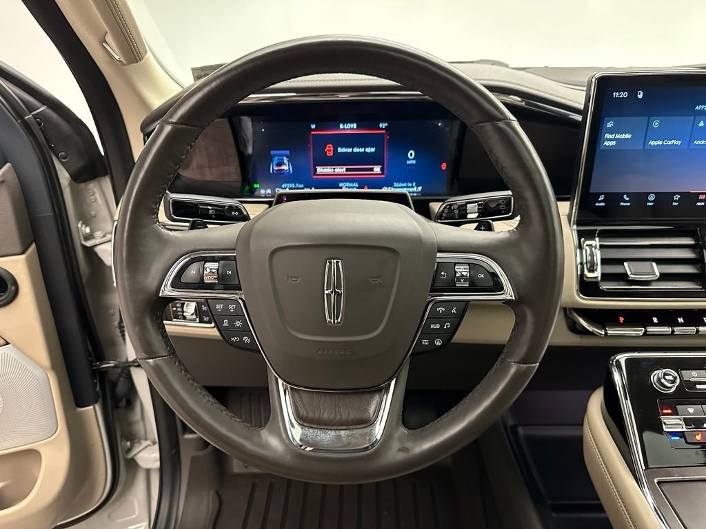 Used 2023 Pearl Metallic Lincoln Reserve image 23