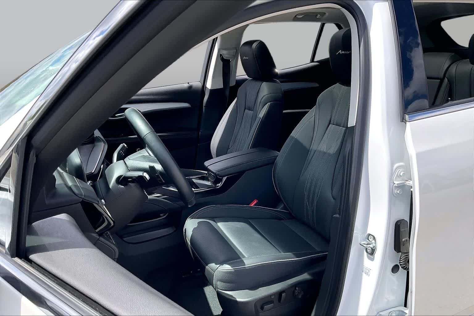 Used 2025 White Frost Tricoat Buick Avenir image 8