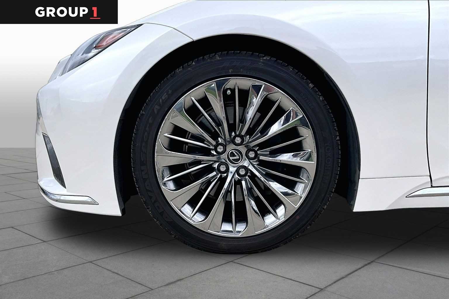 Used 2023 Eminent White Pearl Lexus  image 9