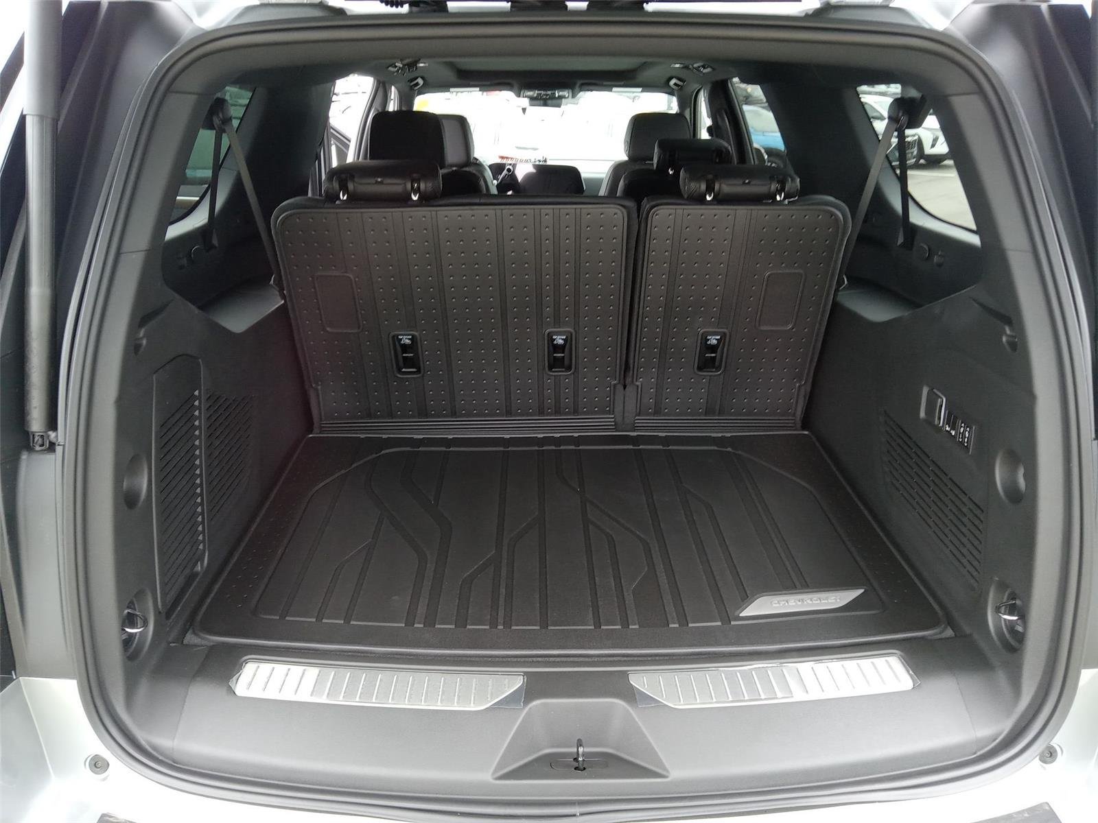 2026 Chevrolet Suburban High Country - Photo 14