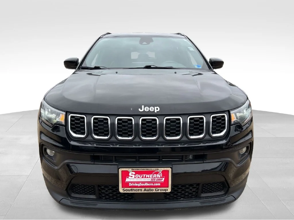 Used 2024 Black Jeep Latitude image 9